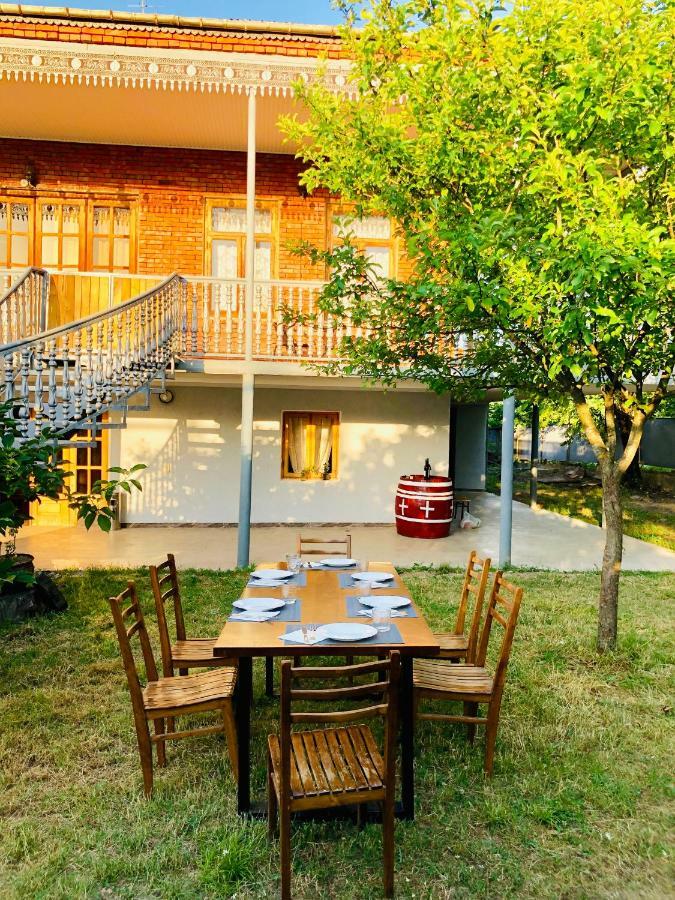 Guesthouse Zedafoni زيستافوني المظهر الخارجي الصورة