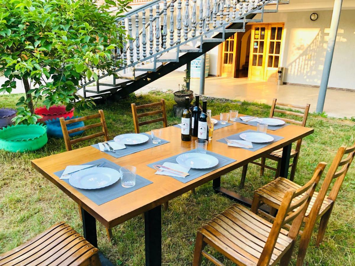 Guesthouse Zedafoni زيستافوني المظهر الخارجي الصورة